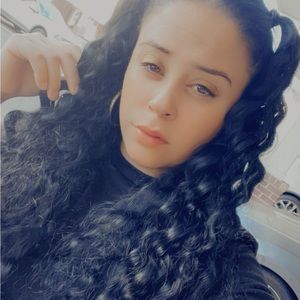 Meet your Posher, Selena